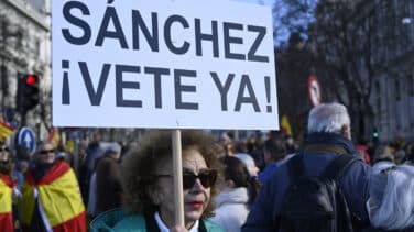 La derecha le regala a Sánchez la estampita