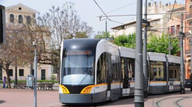 Muere un niño de 13 años que iba en bici atropellado por el tranvía de Alicante