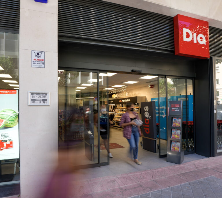 Dia reduce las pérdidas a la mitad en 2022 y eleva sus ventas con un 4% menos de tiendas