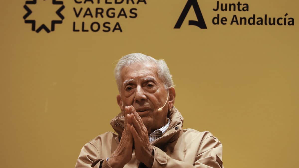El escritor hispano peruano Mario Vargas Llosa durante la segunda edición del Festival 'Escribidores', concebido como un punto de unión de la literatura hispanoamericana y europea, este miércoles en Málaga.