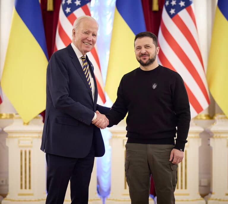 Biden se reúne por sorpresa con Zelenski en Kiev