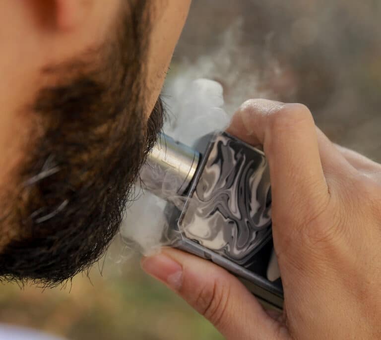 Polémica por un congreso sobre el vapeo y cigarrillos electrónicos en la Universidad Rey Juan Carlos