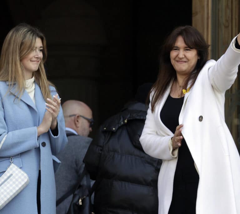 Borràs y Boye, jaleados a su llegada al TSJC en la primera jornada del juicio contra la líder de JxCat