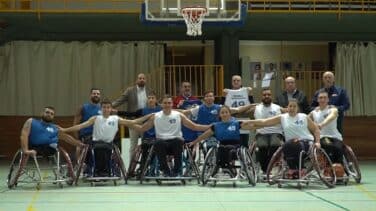 De la petanca al baloncesto en silla de ruedas: la campaña de imagen de Pedro Sánchez