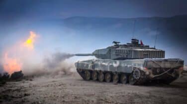Defensa manda cinco Leopard 2 a la fábrica de Santa Bárbara en Sevilla antes de ir a Ucrania