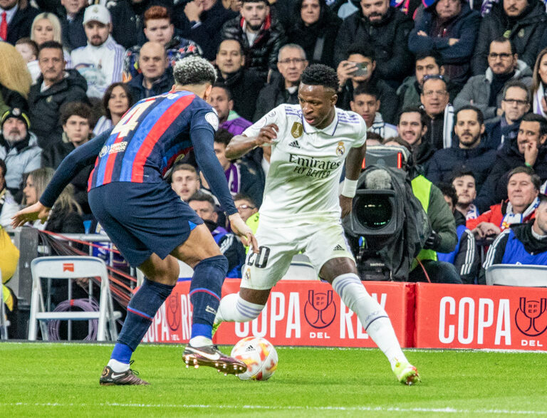 Real Madrid 0-1 Barça: los culés saben sufrir y se llevan del Bernabéu una victoria de oro