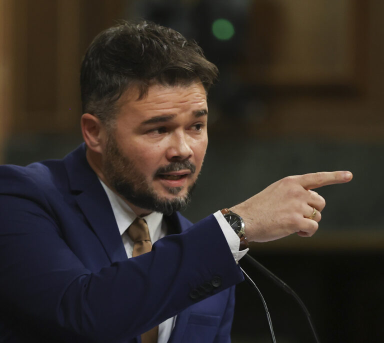 Rufián, sobre el PSOE: "No nos enfrentamos a un partido, nos enfrentamos a un régimen que compra voluntades"