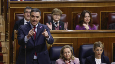 Sánchez esquiva la ruptura con Podemos por el 'sí es sí' y se lanza contra Feijóo por su foto con el narco