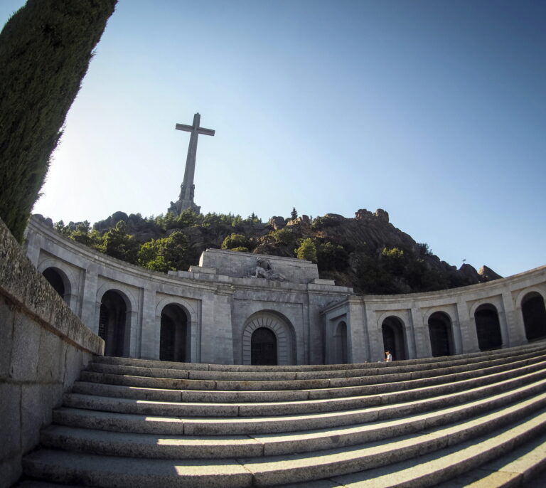 Madrid podría blindar la cruz del Valle de los Caídos tras aprobar la nueva Ley de Patrimonio Cultural