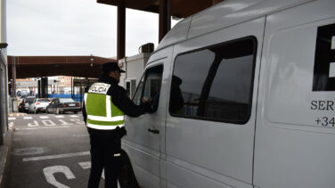 Detenidos en Melilla cinco jóvenes que recepcionaban droga lanzada desde Marruecos a través de la valla