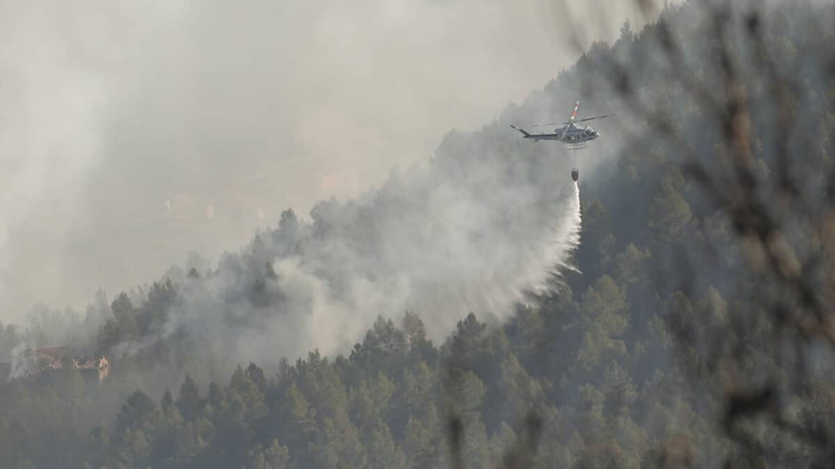 El incendio de Castellón avanza con "gran voracidad" aunque se mantiene el perímetro de 35 km
