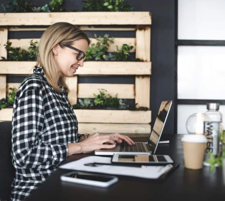 Un tercio de los empleados españoles tienen en cuenta la sostenibilidad en sus compras empresariales