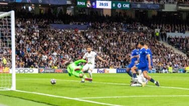 Un Real Madrid muy serio vence por 2-0 y deja al Chelsea al borde del precipicio