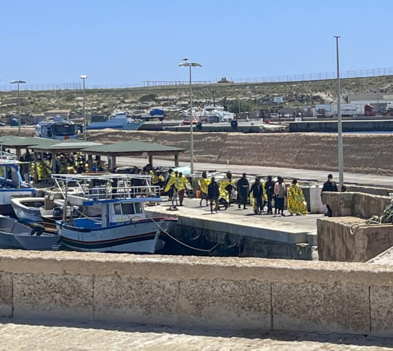 Dos inmigrantes muertos a bordo de dos barcas y otros desaparecidos en naufragios cerca de Lampedusa