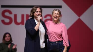 Yolanda Díaz arranca campaña con Ada Colau mientras ignora el órdago de Podemos