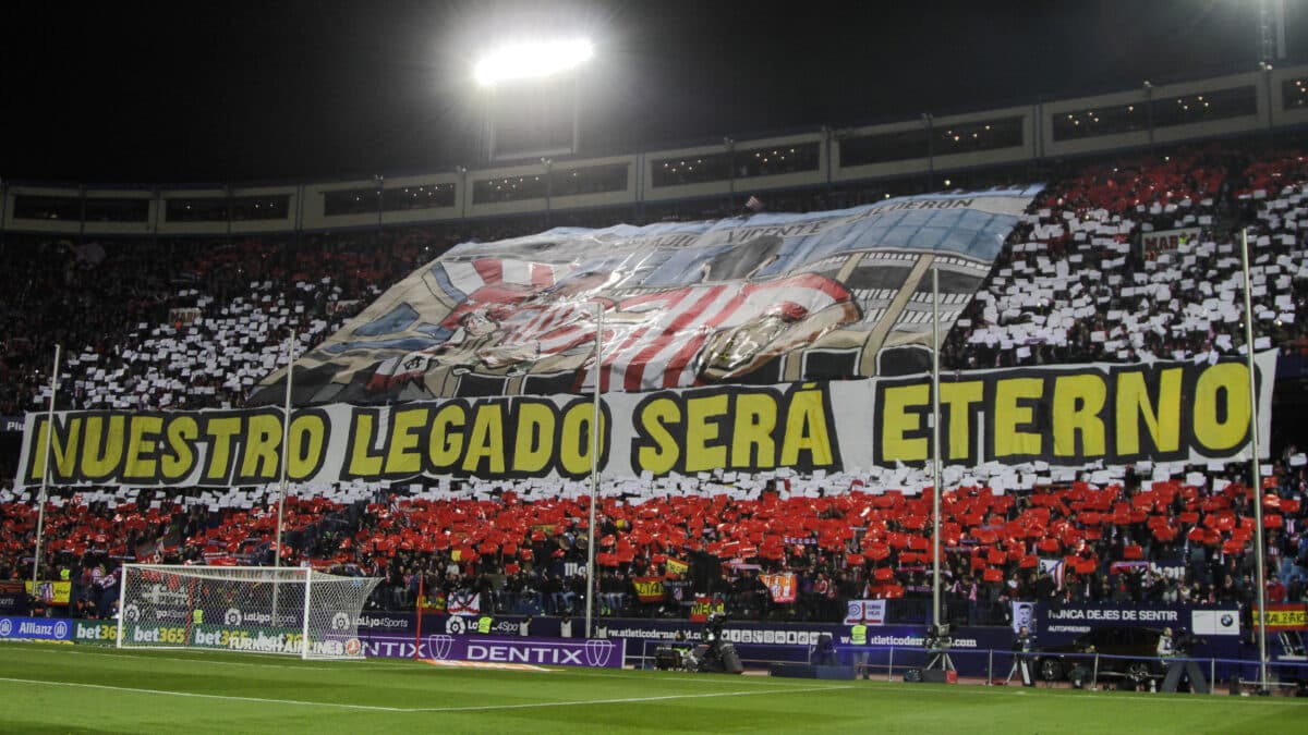 Tifo del Atlético de Madrid en uno de los últimos partidos del Vicente Calderón