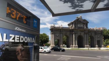 De colegios y hospitales al Metro y las piscinas: el plan de Ayuso para la ola de calor en Madrid