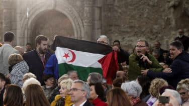 Expulsan del mitin de Pedro Sánchez en Burgos a un activista que mostró una bandera del Sáhara