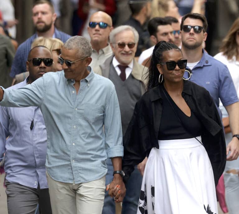 La ruta barcelonesa de los Obama con Spielberg: Museo del Moco y vino catalán en una terraza de Montjuïc