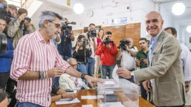 El PP desbanca al PSOE en las alcaldías de Sevilla y Valencia
