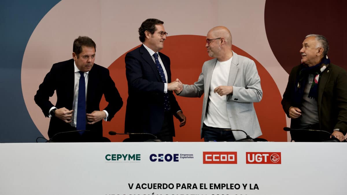 Cuerva, Garamendi, Sordo y Álvarez, en la firma del acuerdo salarial.