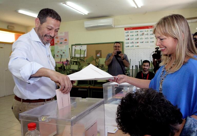 La Policía detiene a Mustafá Aberchán, expresidente de Melilla, por el fraude de la compra de votos