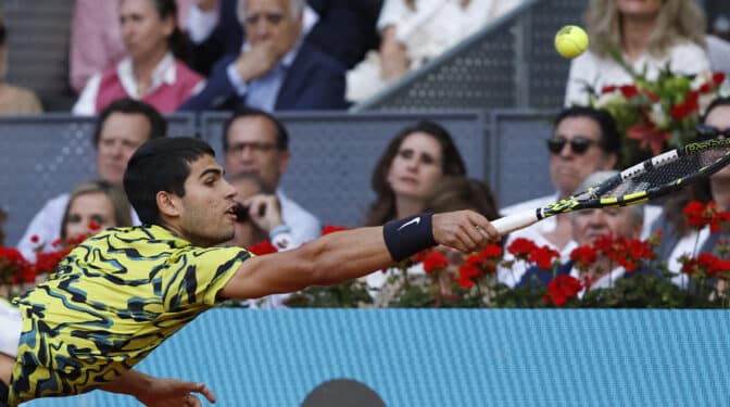 Alcaraz sufre ante Struff para revalidar su título en Madrid