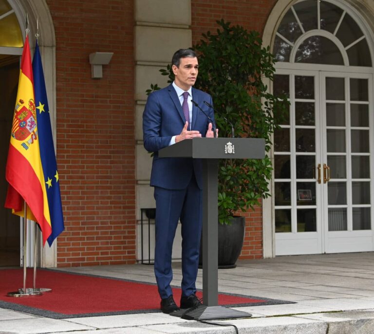 Sánchez decidió convocar elecciones para contener la sangría del PSOE y frenar el debate interno