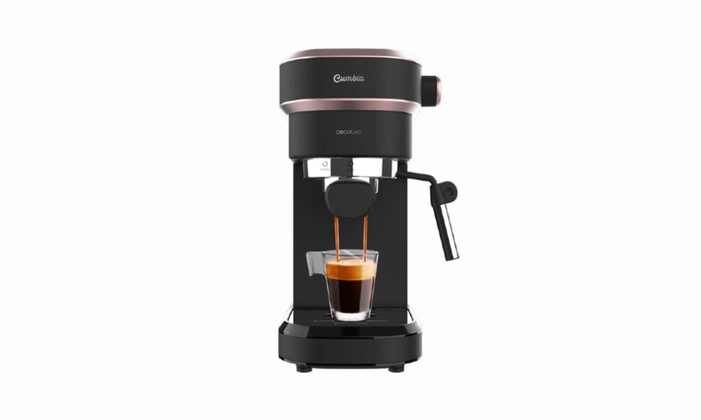 Con esta cafetera manual de Cecotec podrás personalizar tus espressos y  lattes a un precio rebajado de 99 euros