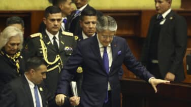 El presidente de Ecuador disuelve la Asamblea Nacional cuando afrontaba un juicio político