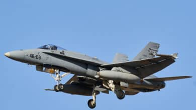 Un F-18 del Ejército se estrella en Zaragoza durante una exhibición