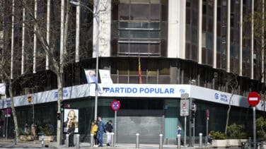 Arrestan a dos jóvenes por irrumpir en la sede del PP en Móstoles con armas blancas y gas pimienta