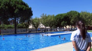 Muere una mujer electrocutada mientras limpiaba una piscina en Lleida