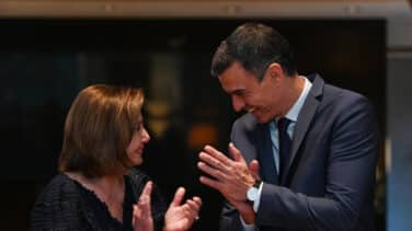 Sánchez condecora a Pelosi por "romper los techos de cristal" y su "defensa de la democracia"