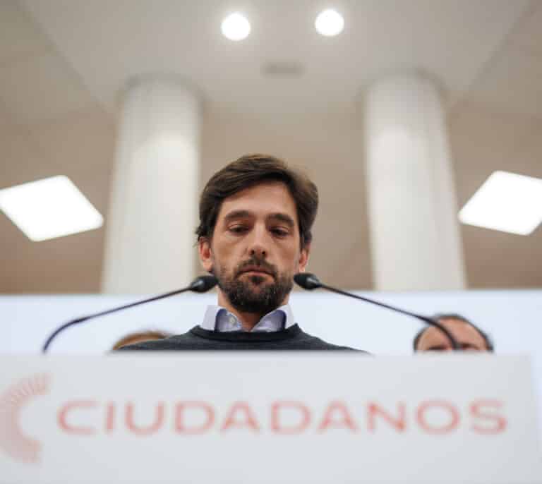 Adrián Vázquez deja Ciudadanos tras rechazar la cúpula catalana un pacto de integración en el PP