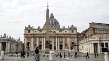 Un vehículo irrumpe a toda velocidad en el Vaticano
