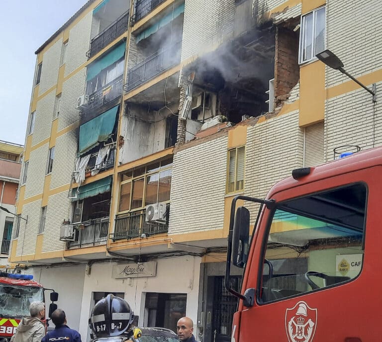 Muere una persona en una explosión de gas en un edificio de Badajoz
