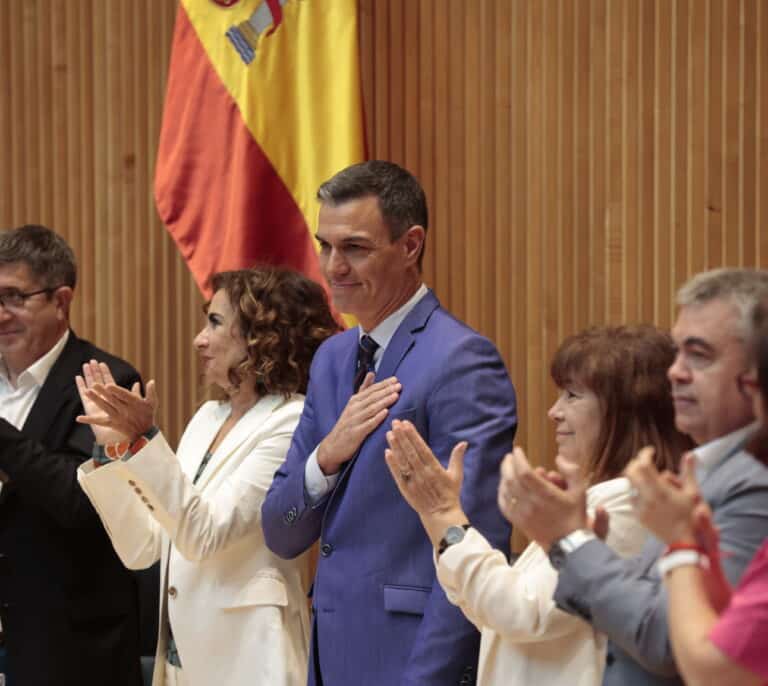 Sánchez se rodea de los suyos en las listas y recupera a pesos pesados del PSOE