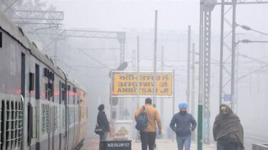 India eleva a 261 muertos y 900 heridos el balance del mayor accidente de tren en dos décadas