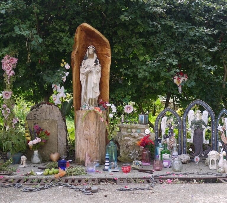 El cementerio de prostitutas y bastardos donde la Iglesia va a pedir perdón cada año