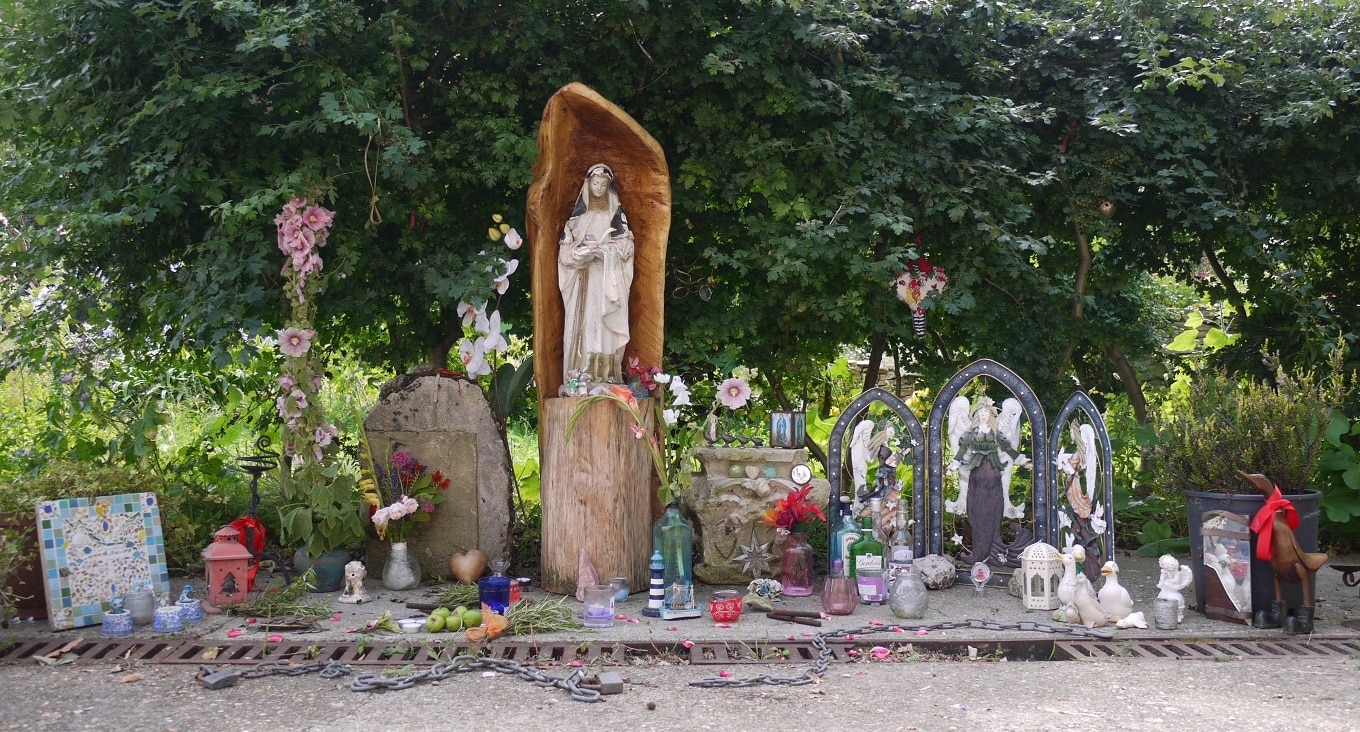 El cementerio de prostitutas y bastardos donde la Iglesia va a pedir perdón  cada año