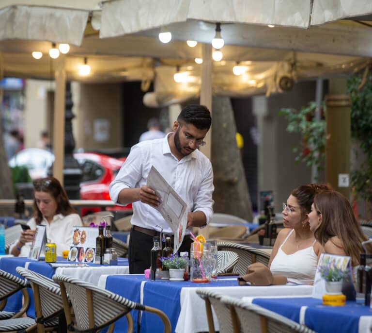 Los precios de los alquileres fuerzan a siete de cada 10 jóvenes con trabajo a vivir en casa de sus padres