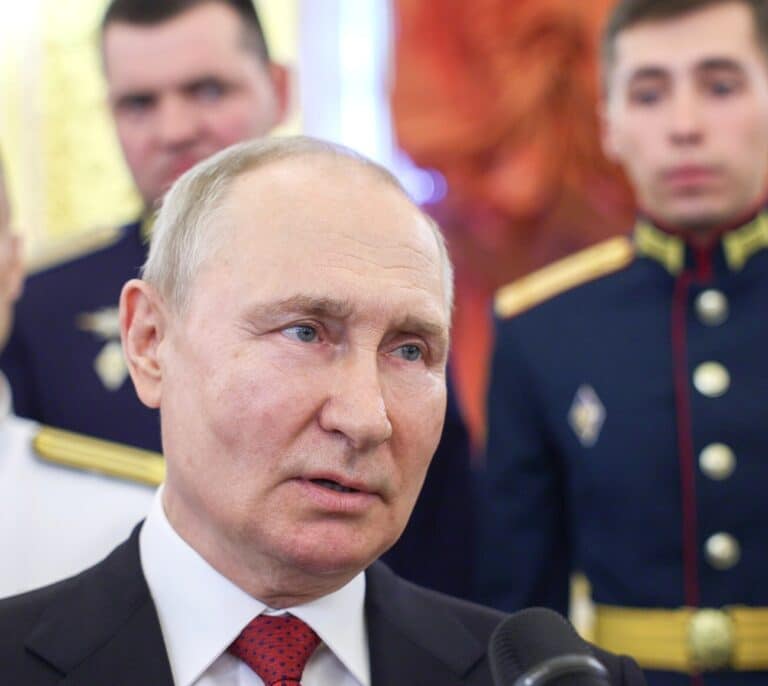 Putin, a los militares: "Habéis detenido una guerra civil"