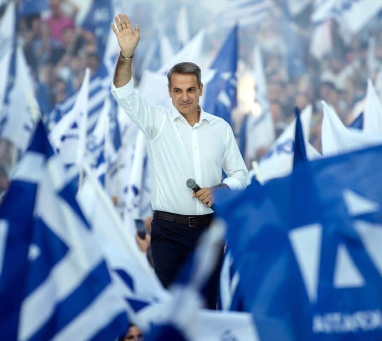 El conservador Mitsotakis logra la mayoría absoluta en las elecciones de Grecia