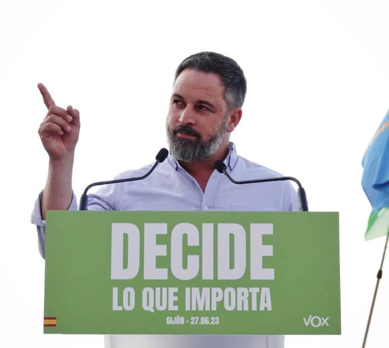 Abascal ha hablado con Feijóo y le ha pedido, salvo "excepciones", estar en los gobiernos