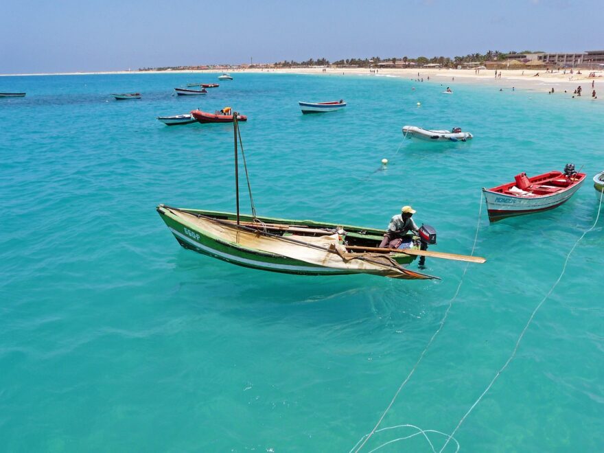 Una playa de Cabo Verde, que es uno de los destinos baratos para viajar en verano 2023