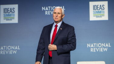 El exvicepresidente Mike Pence hace oficial su candidatura para competir con Trump y DeSantis