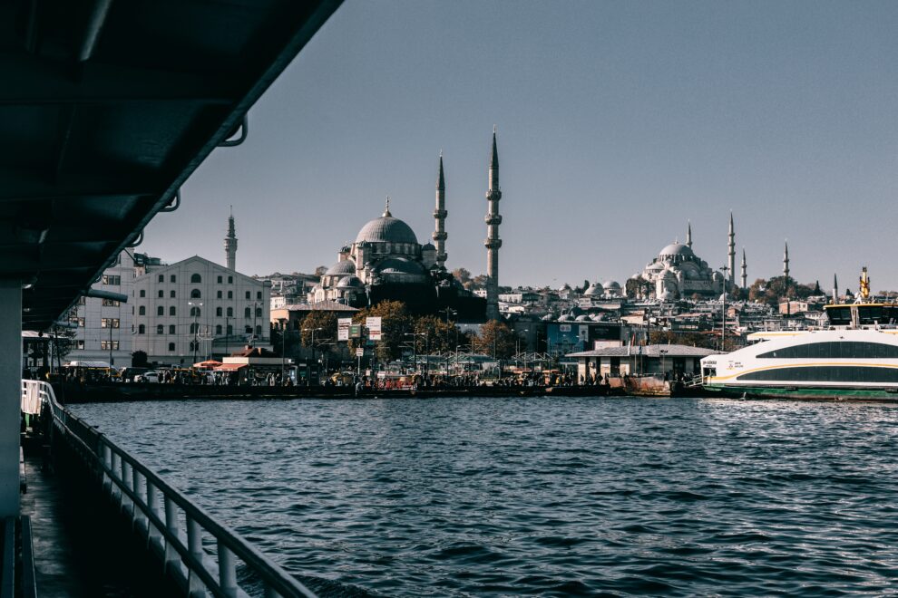 Un paisaje de Estambul, Turquía, que es uno de los destinos baratos para viajar en verano 2023