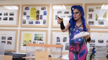 La inesperada participación de la Drag Queen 'Onyx' como vocal de mesa da la nota de color en las elecciones generales 2023