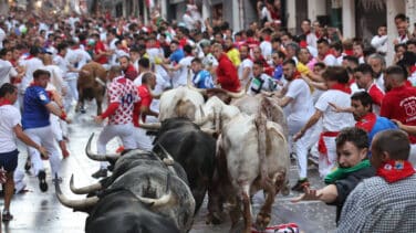 La temida corrida de Cebada Gago se desperdiga en un peligroso tercer encierro de los Sanfermines